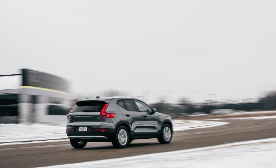  Volvo XC40 T4 Momentum 2018 года  (NA) (фото 22 из 36)